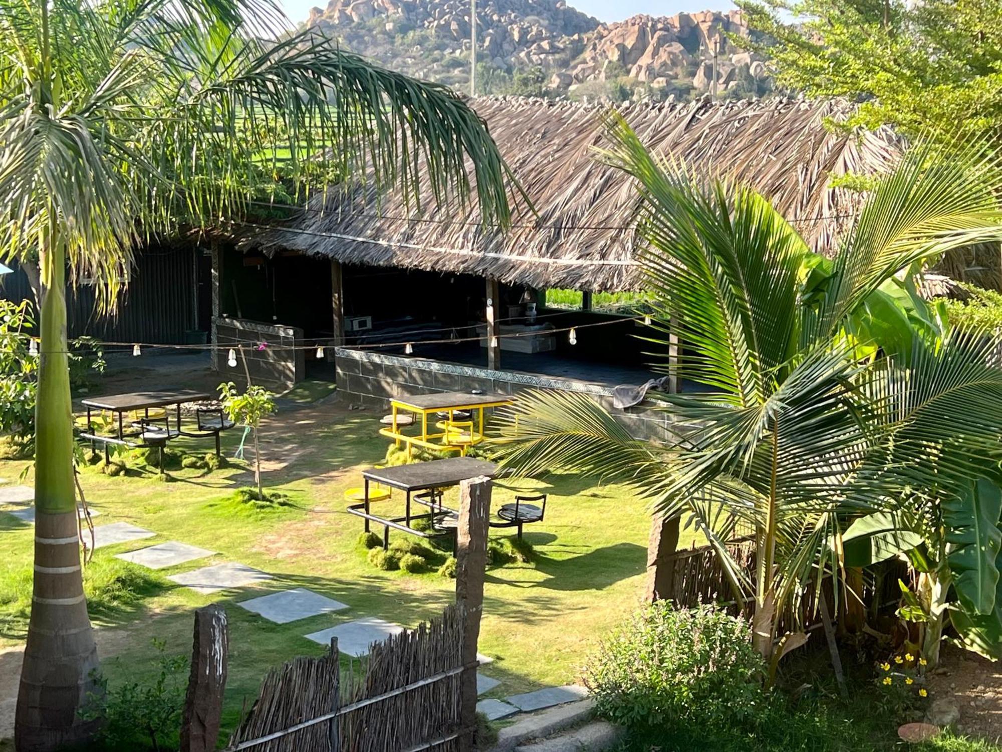 Hotel Hippie Land Hampi Exterior foto
